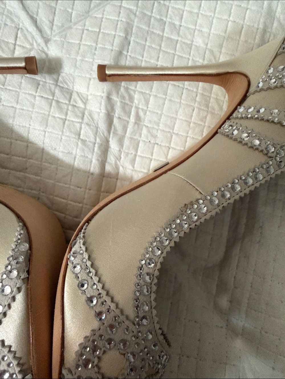 Badgley Mischka Women's Ivory Embellished Pointed-Toe Pumps - Picture 5 of 9